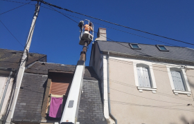 Intervention avec nacelle pour une réparation de cheminée à Bourges