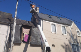 Intervention avec nacelle pour une réparation de cheminée à Bourges