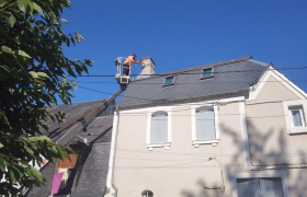 Intervention avec nacelle pour une réparation de cheminée à Bourges